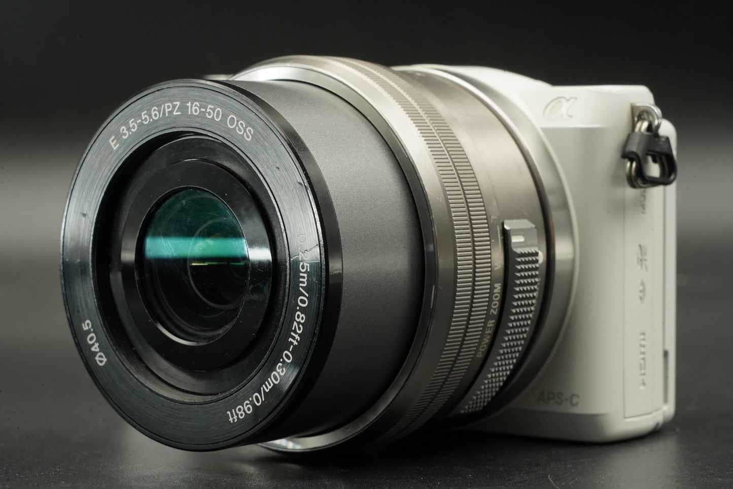 11208 cuts!! Sony a5000 Mirrorless Digital Camera White with 2 Lenses 11484