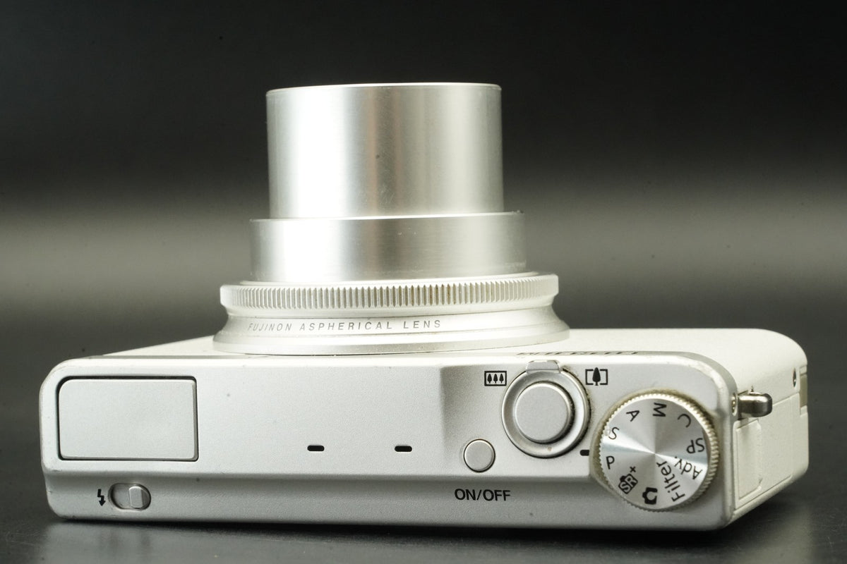 FUJIFILM XQ2 White 12.0MP Digital Camera #12473