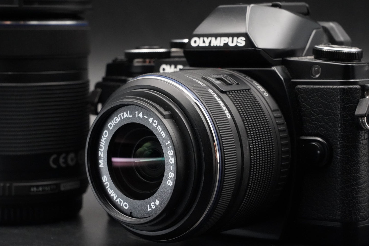 2888 cuts! Olympus OM-D E-M10 Mirrorless Camera + 14-42mm 40-150mm 11027