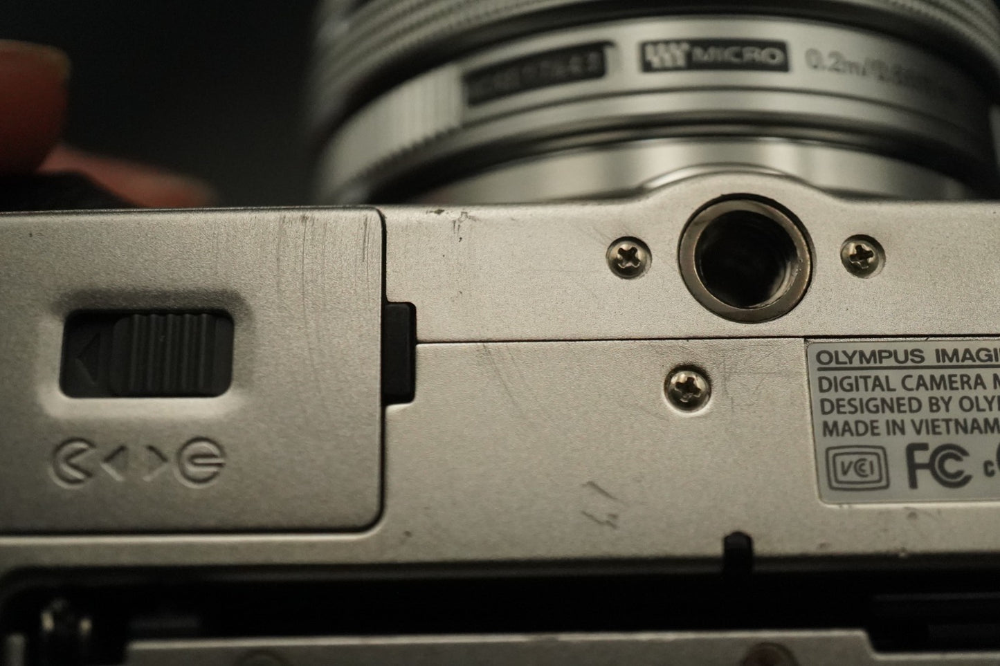 Olympus PEN E-PL7 Digital Camera Silver with 14-42mm + 40-150mm Lens  11571