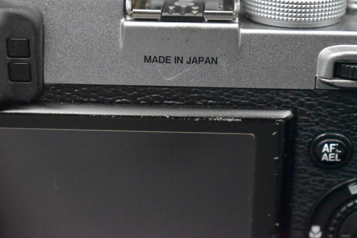 [US Duty Paid] Fujifilm X100 FinePix X Series 12.3MP Silver Digital Camera 8592