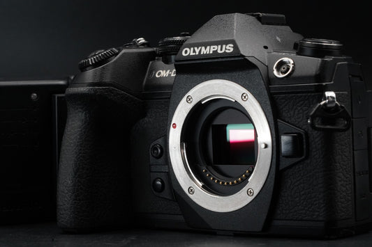 Appareil photo numérique Olympus OM-D E-M1 Mark II boîtier noir US STOCK...
