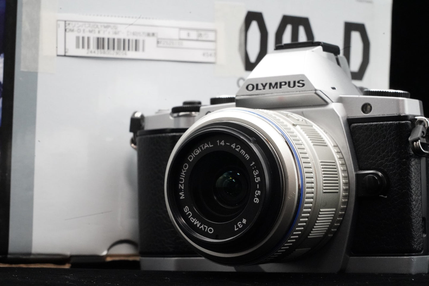 [US Duty Paid] Olympus OMD E-M5 Mirrorless Digital Camera w/ Lens Silver 9719