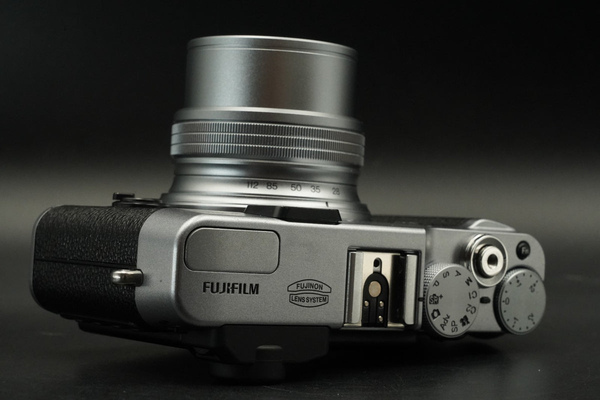 Fujifilm Fuji X Series X20 12.0MP Digital Camera Silver ALMOST UNUSED #11531