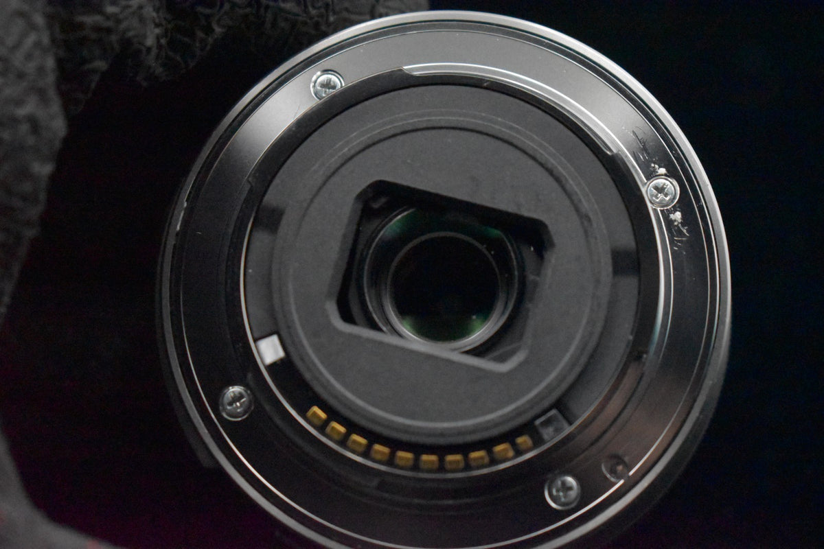 [US Duty Paid] Fotocamera digitale mirrorless Sony a6000 con obiettivo...
