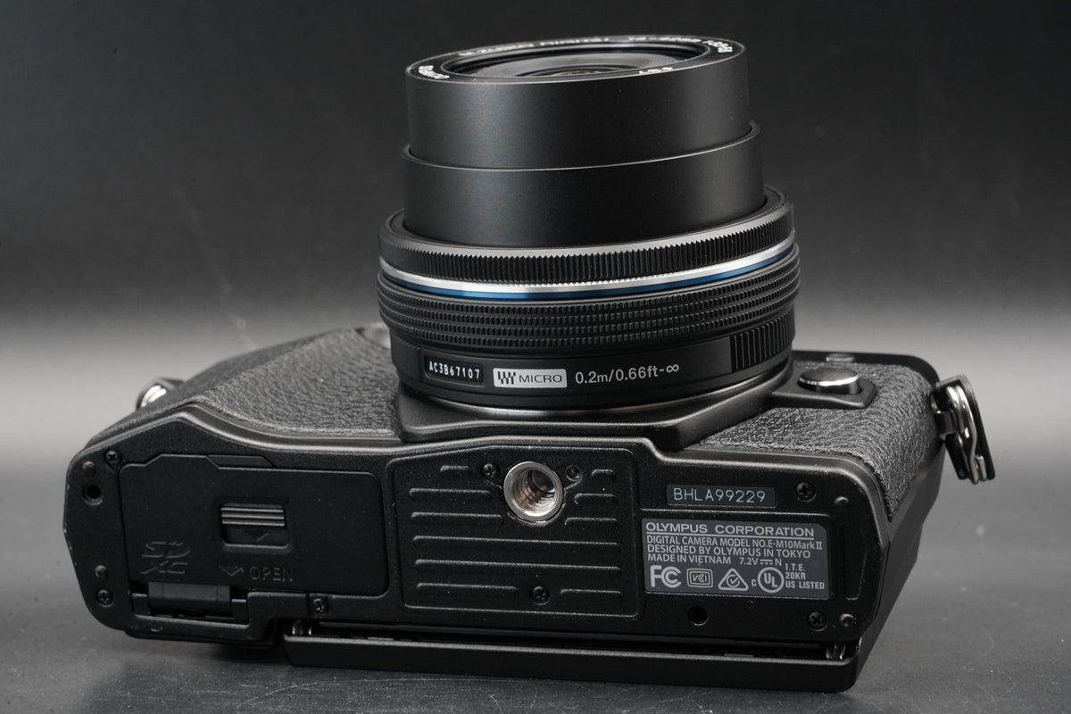 Olympus E-M10 Mark II Digital Camera Black w/ 2 Lens -6402 cuts- #11356