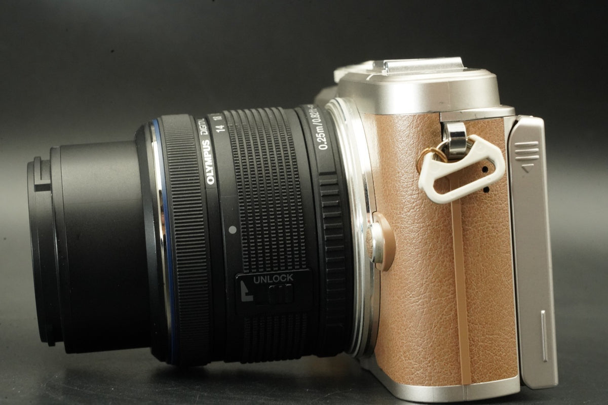 Fotocamera digitale Olympus Pen E-PL9 con 2 obiettivi marrone - 15903 tagli...