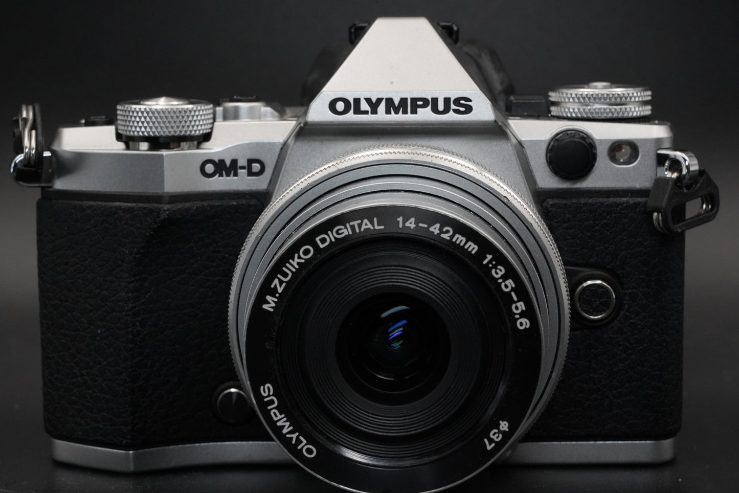 Olympus OM-D E-M10 Mark III Silver Body Only Silver w/ 2 Lenses 10617