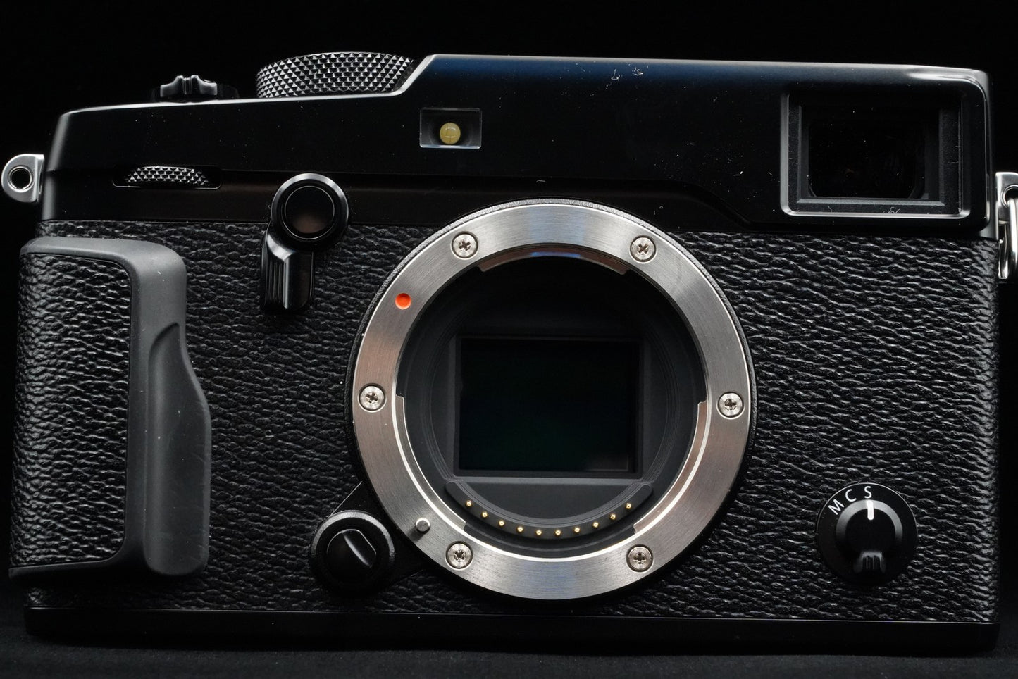 N Mint Fujifilm X-Pro2 24.3MP Mirrorless Digital Camera Body Black Shutter 9933