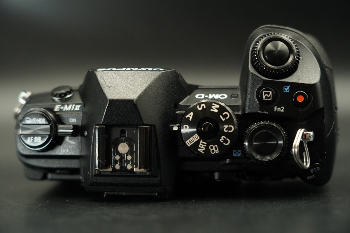 Olympus OM-D E-M1 Mark II Camera Black Body -273314 cuts- US STOCK #11924