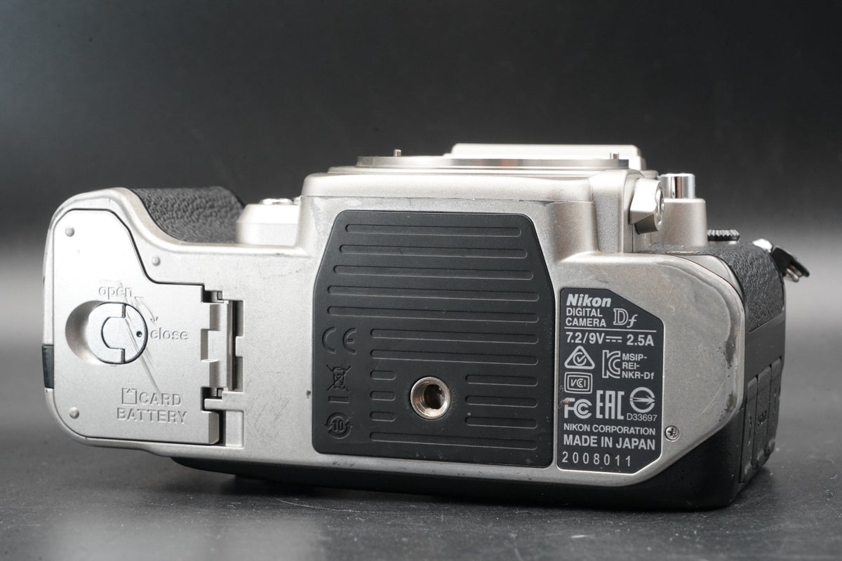 Cuerpo de cámara digital Nikon Df Silver DSLR -8818 cortes - #11462