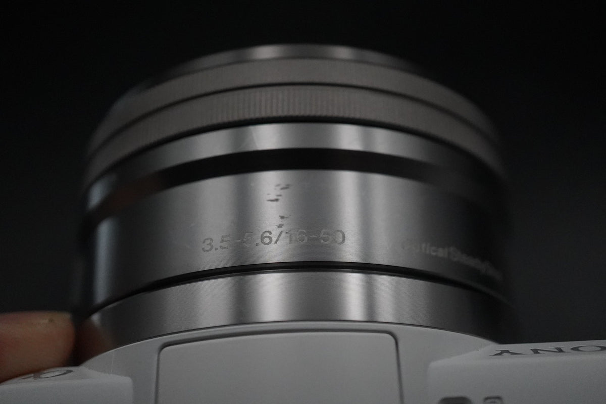 Sony Alpha a5000 Mirrorless Digital Camera White w/ 2 Lens -4331 cuts- #10924
