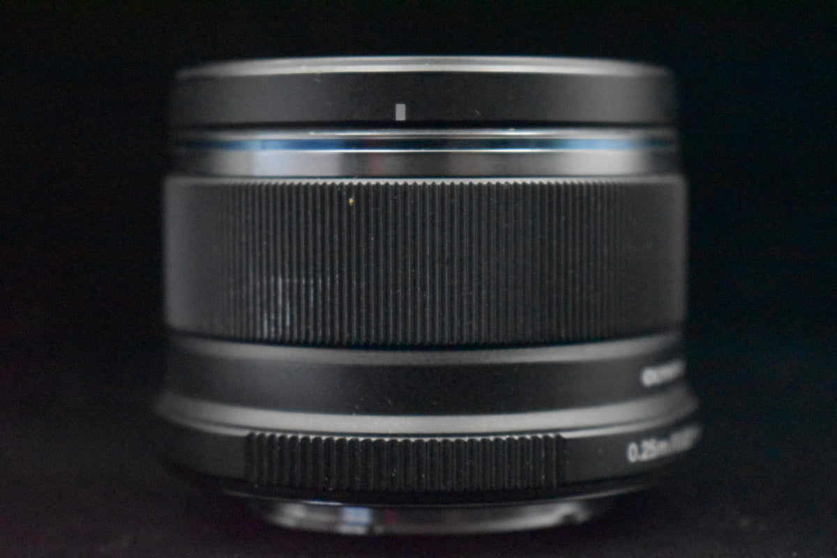 OLYMPUS M.ZUIKO DIGITAL 25mm F/1.8 Black Lens for Micro Four Thirds 9409