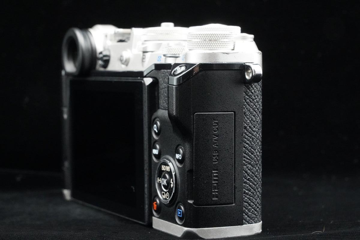 Olympus PEN-F Digital Mirrorless Camera Digital Camera Silver -5034 cut- #12157