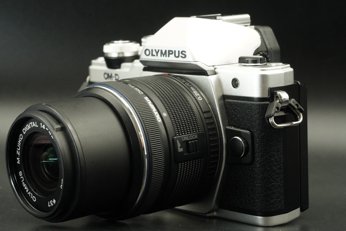 Olympus OM-D E-M10 Mark II Silver w/ 14-42mm + 40-150mm Lens -872 cut- #12315