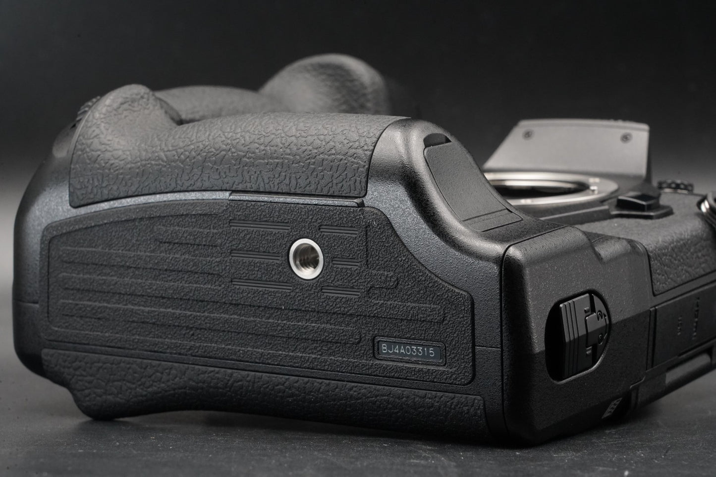 1866 cuts!! Olympus OM-D E-M1X 20.4MP Mirrorless Digital Camera body 11098