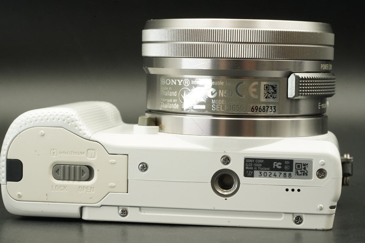 Sony a5000 Digital Camera White with 14-42mm + 55-210mm Lens -3359 cuts- #12364