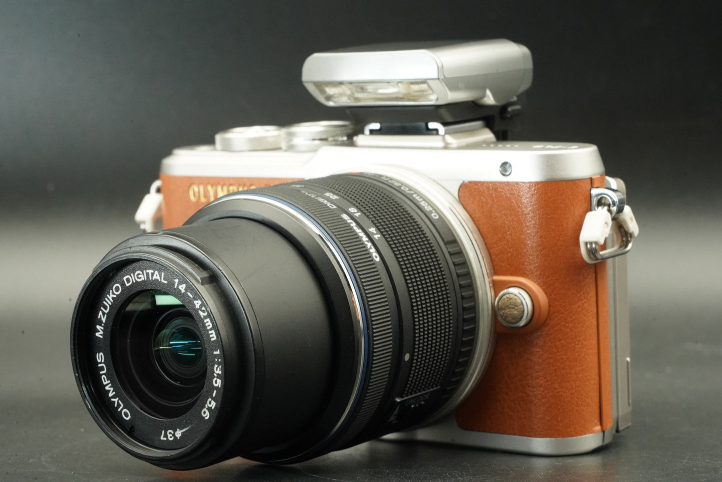 2712 cuts! Olympus E-PL8 Brown w/ 2 lenses Digital Mirrorless Camera 11639