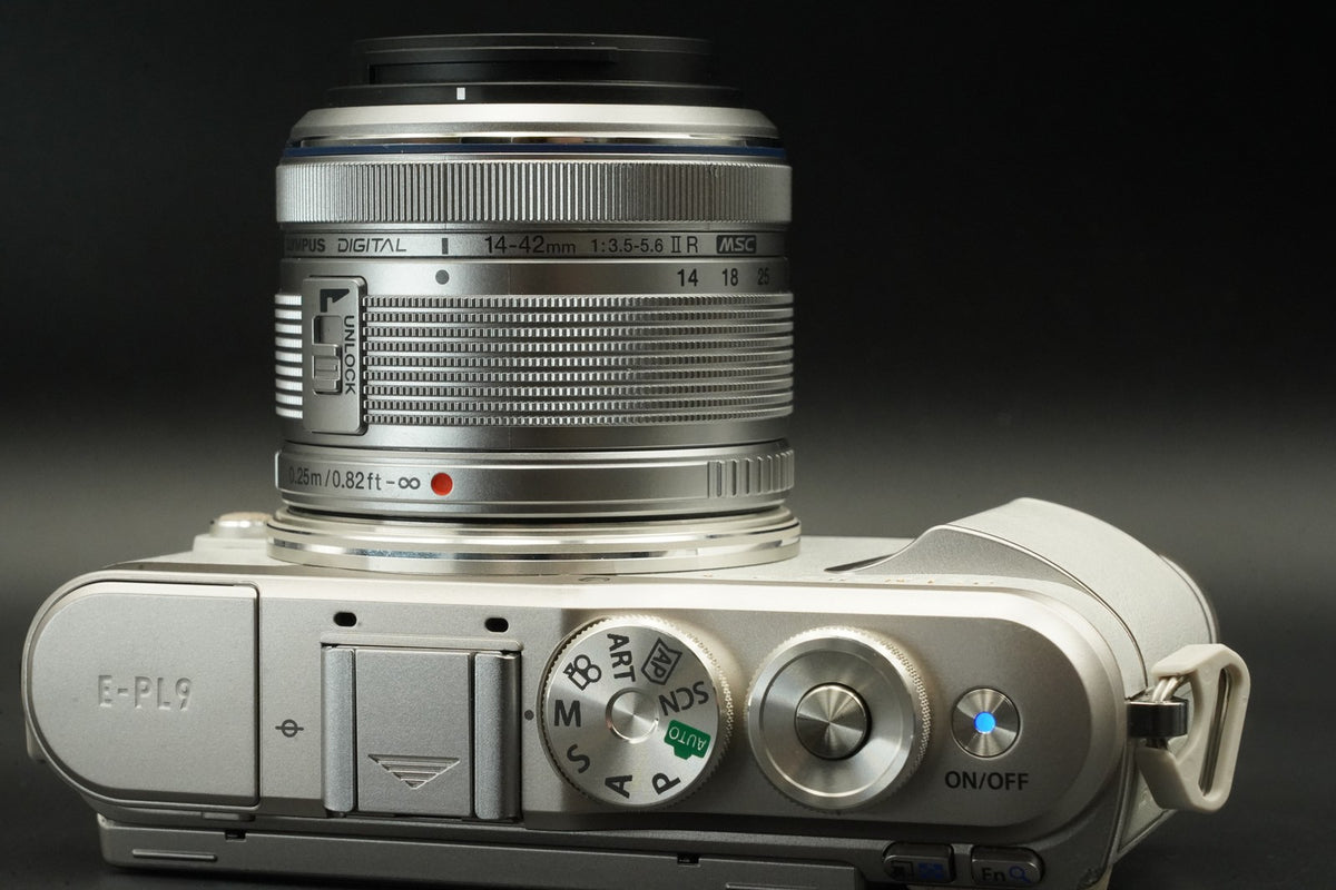 OLYMPUS PEN E-PL9 16.1MP Digital Camera w/ 2 Lens White -829 cuts- #11492