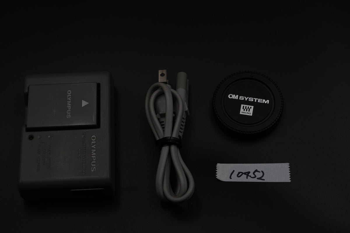 Olympus PEN-F Digital Mirrorless Camera Body Digital Camera US STOCK #10452