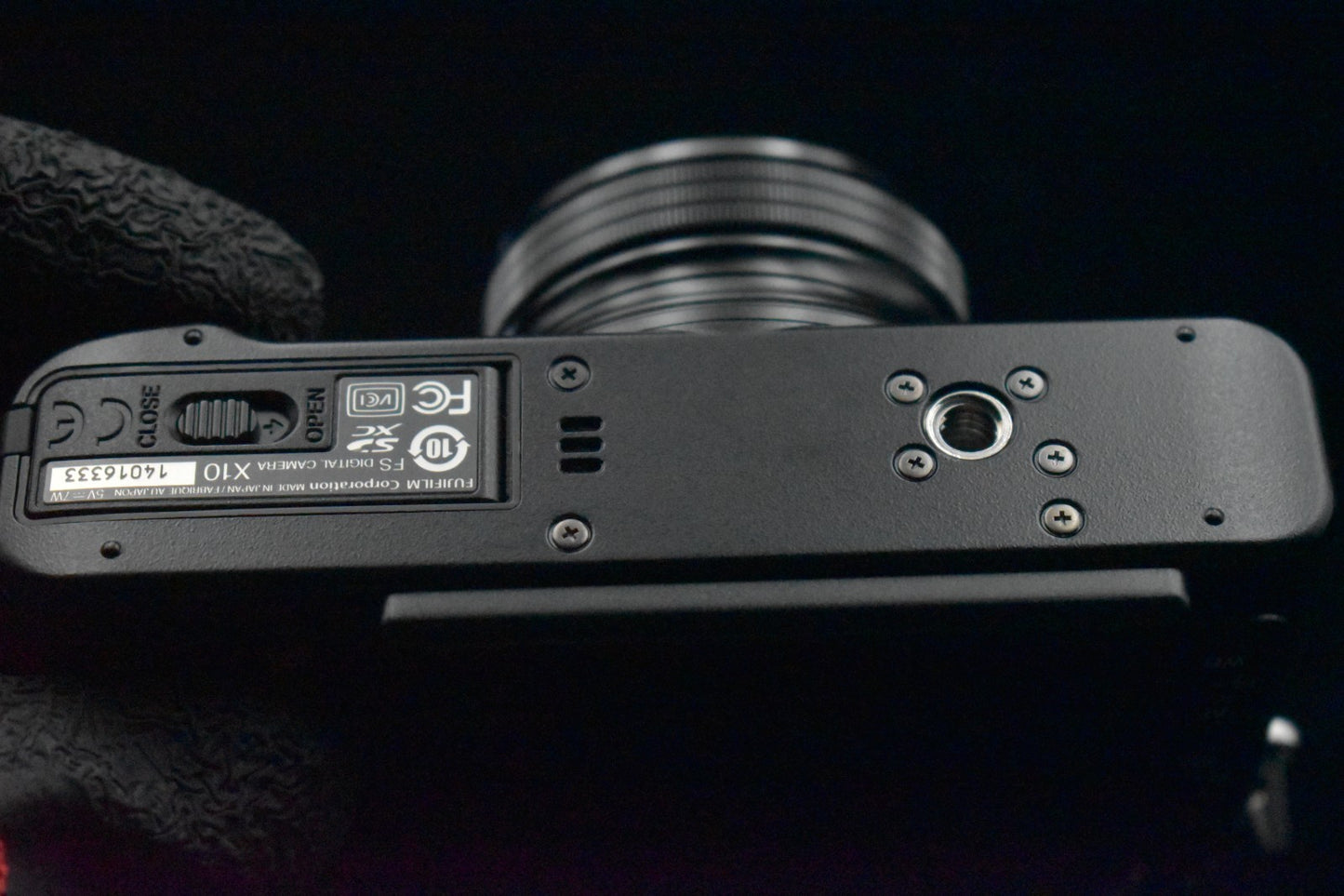 [US Duty Paid] Fujifilm X10 Black pPoint and Shoot Compact Digital Camera 9325