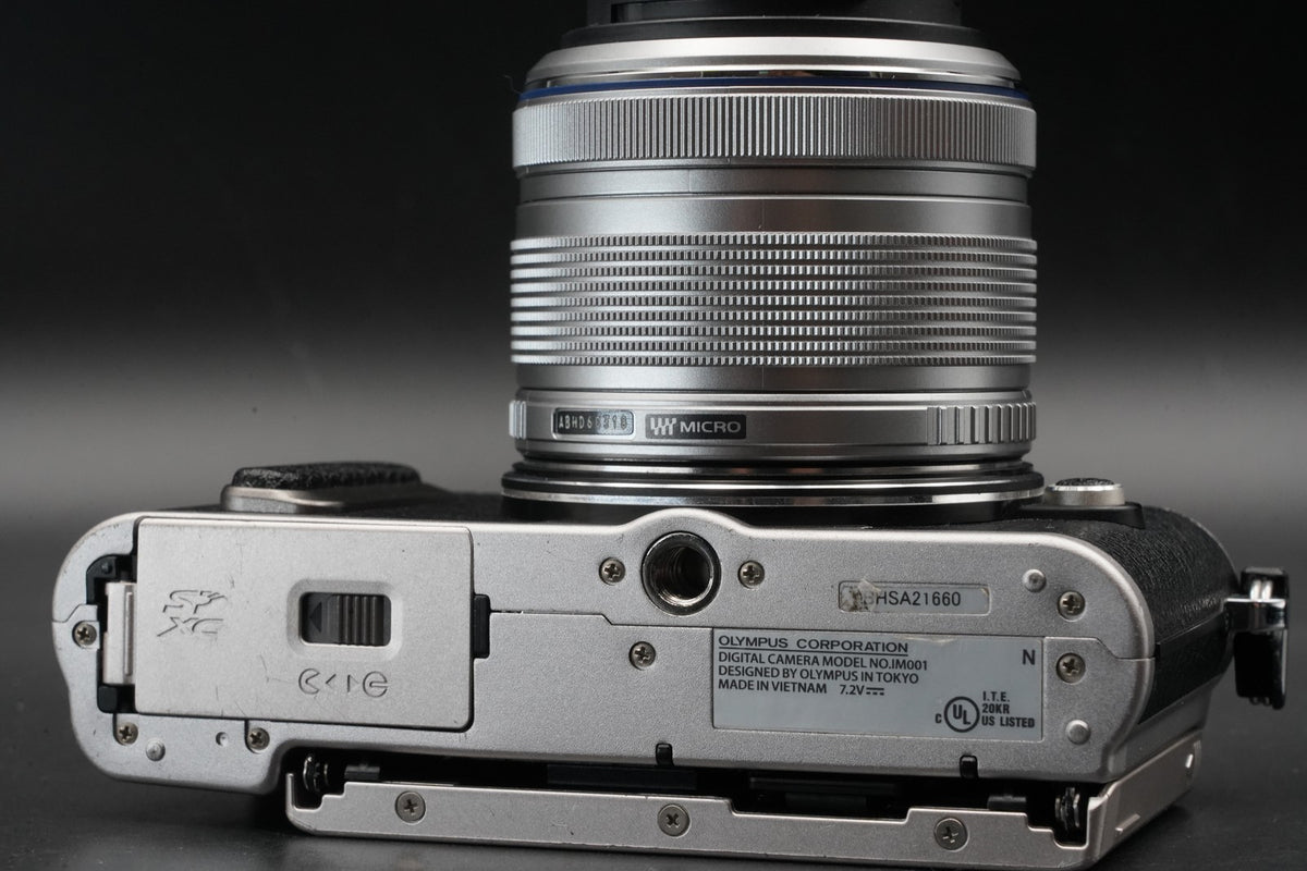 Olympus E-PL8 w/ 40-150mm Lens Digital Camera Silver US STOCK #11321