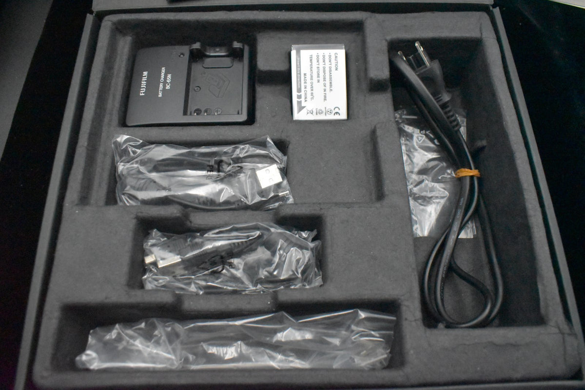 [US Duty Paid] Fujifilm X100 FinePix X Series 12.3MP Silver Digital Camera 8592
