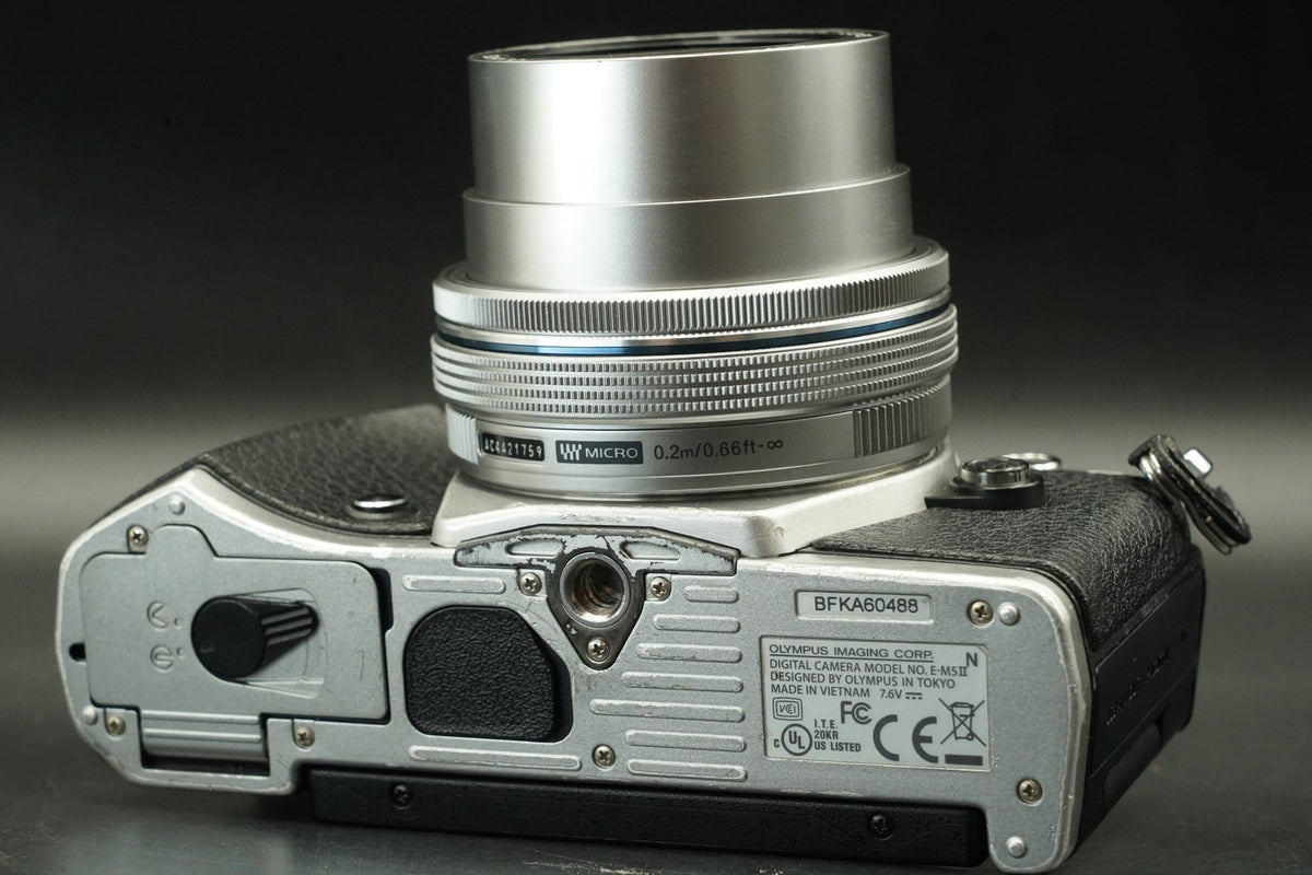 Olympus OM-D E-M5 Mark II w/ 14-42mm + 40-150mm Lens Black -65274 cuts- #12555