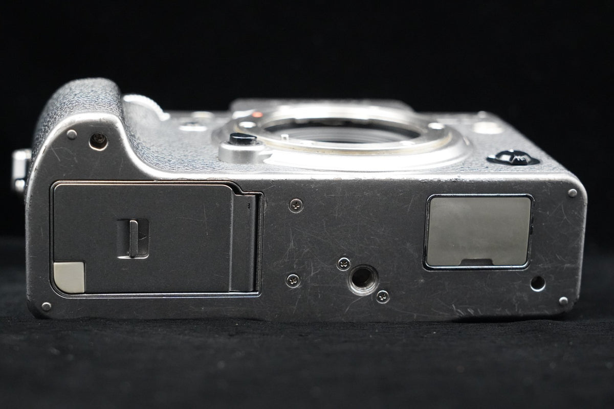 Fujifilm X-T4 26.1MP Mirrorless Digital Camera Body Silver US STOCK #9792