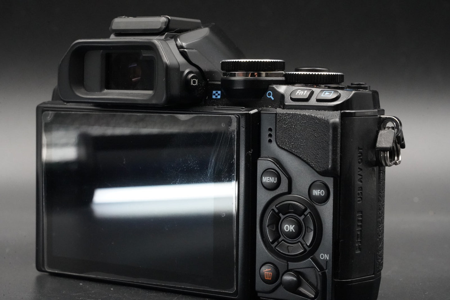 2888 cuts! Olympus OM-D E-M10 Mirrorless Camera + 14-42mm 40-150mm 11027