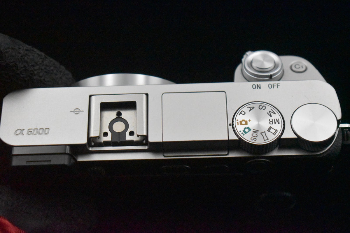 [US Duty Paid] Appareil photo numérique sans miroir Sony a6000 avec...