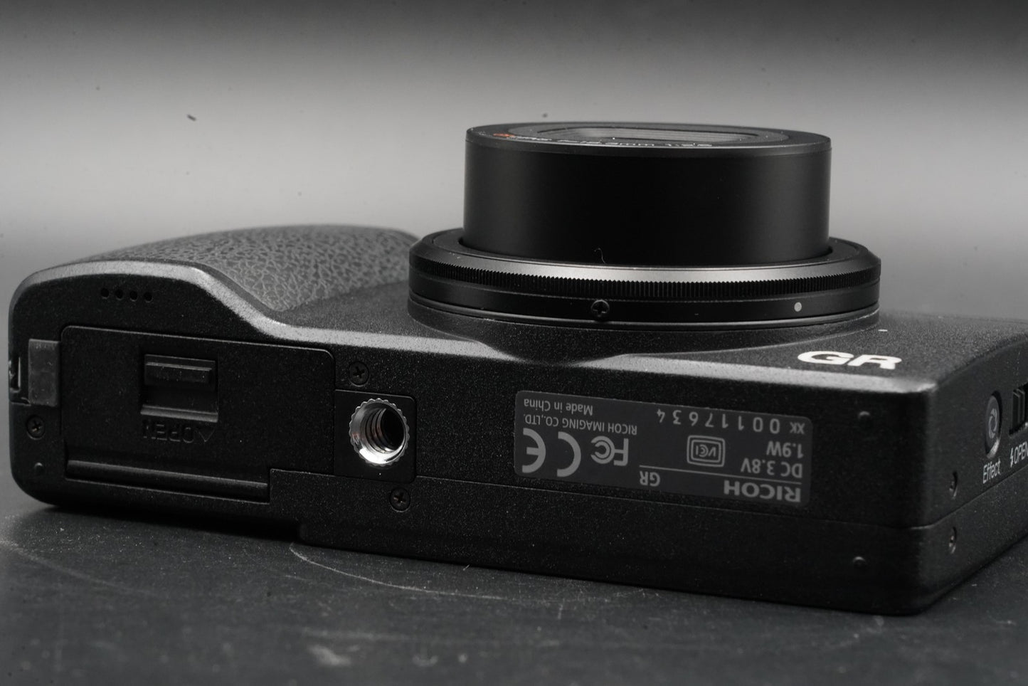 RICOH GR 16.2MP Digital Compact Camera Black ALMOST UNUSED 10653