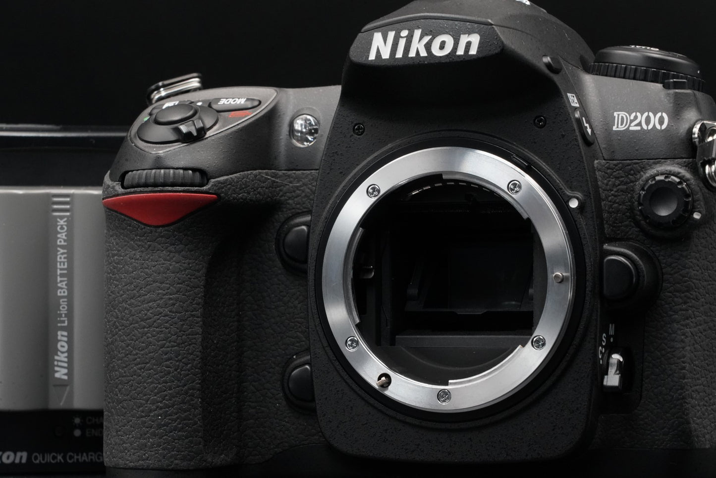 Nikon D200 10.2MP Digital SLR Camera Black Body Battery US Duty Paid 10544