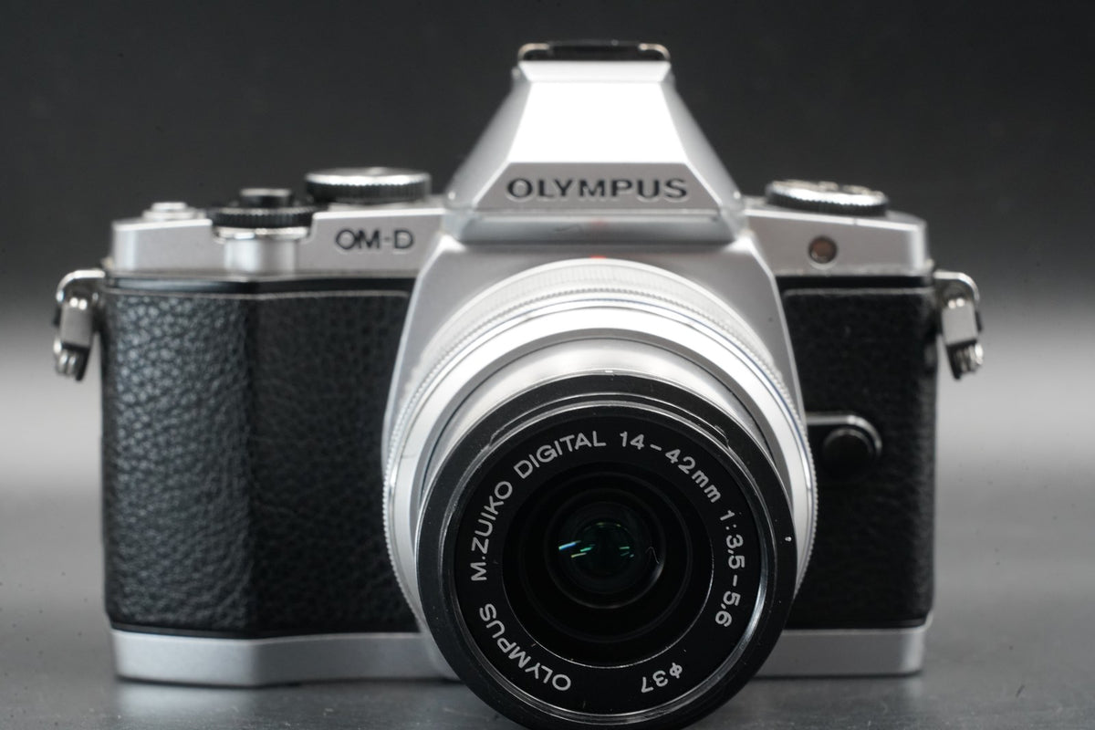 Olympus E-M5 Mirrorless Digital Camera w/ 2 Lenses Silver #11115