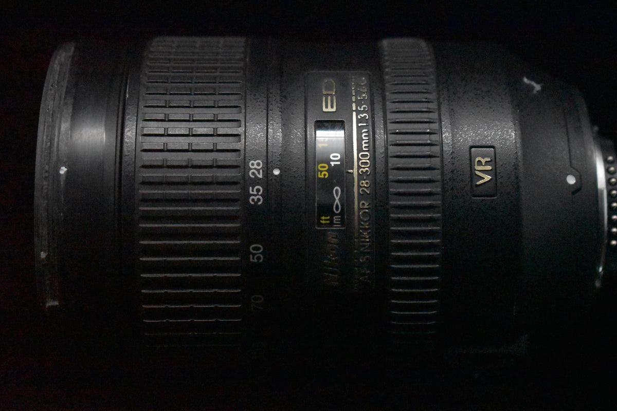 [Near Mint] Nikon AF-S FX NIKKOR 28-300mm F/3.5-5.6G ED VR Zoomobjektiv 8184