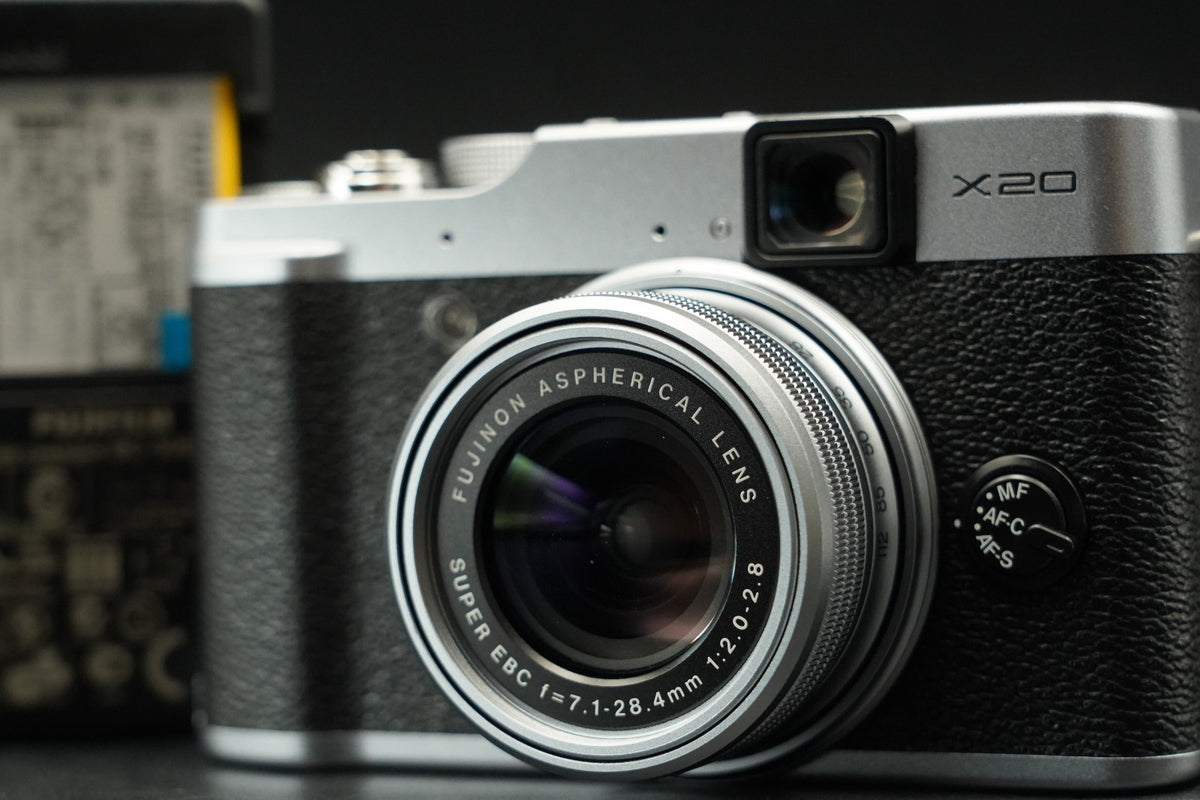 Fujifilm Fuji X Series X20 12.0MP Digital Camera Silver ALMOST UNUSED #11531