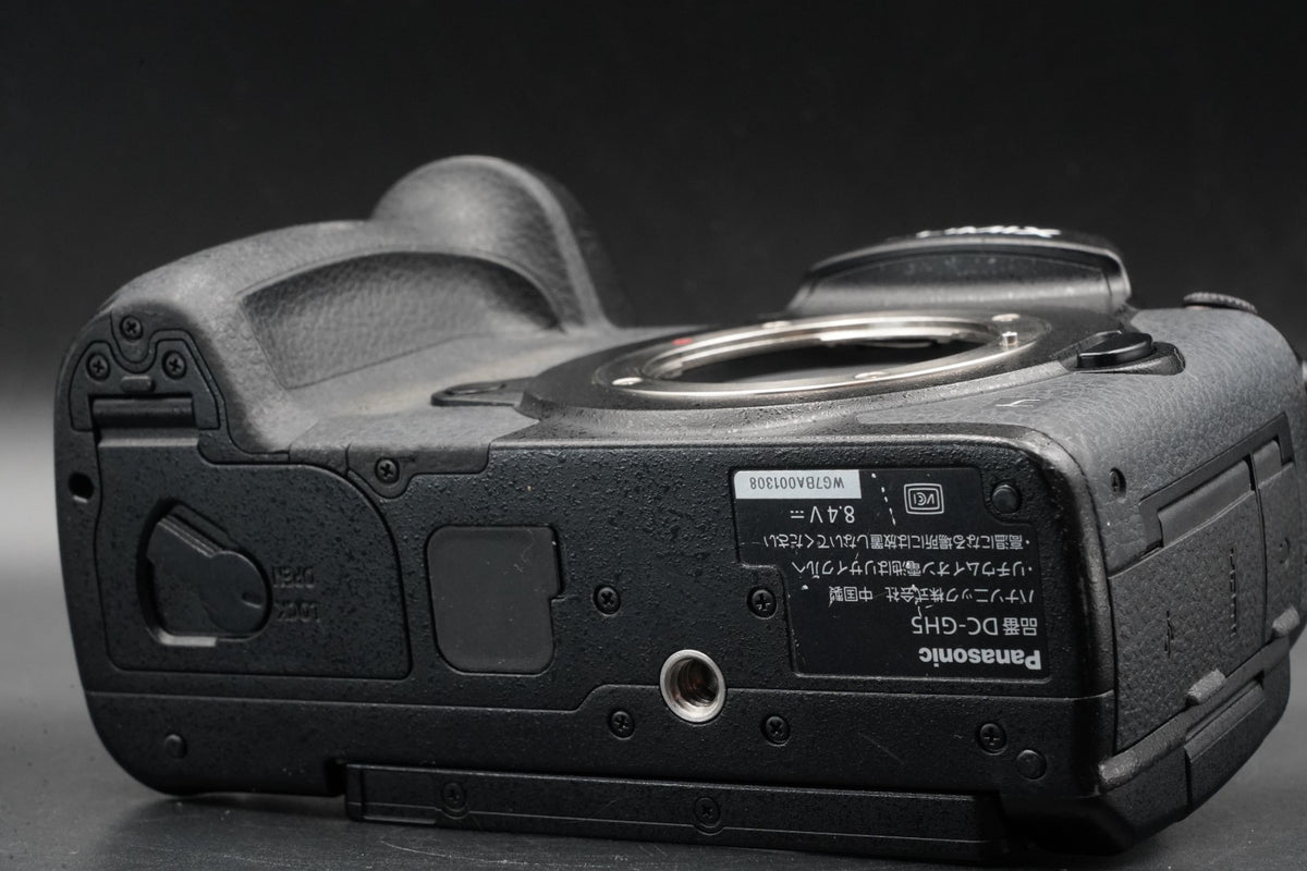Panasonic Lumix DC-GH5 20.3MP Mirrorless Body -551 cuts- #11347