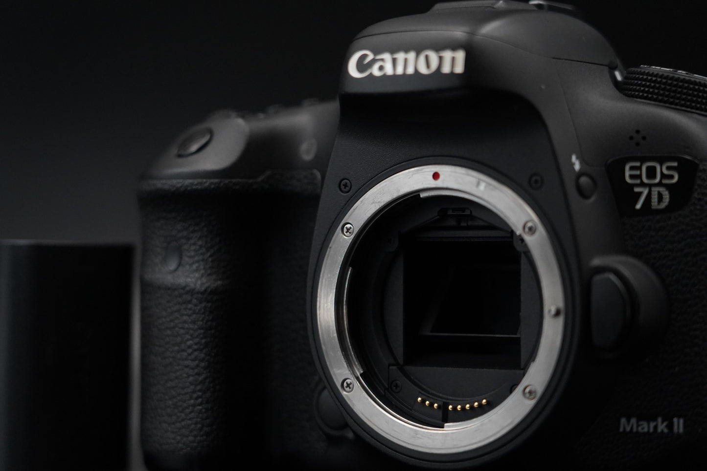 Canon EOS 7D Mark II DSLR Digital SLR Video Camera Used US Duty Paid 10796