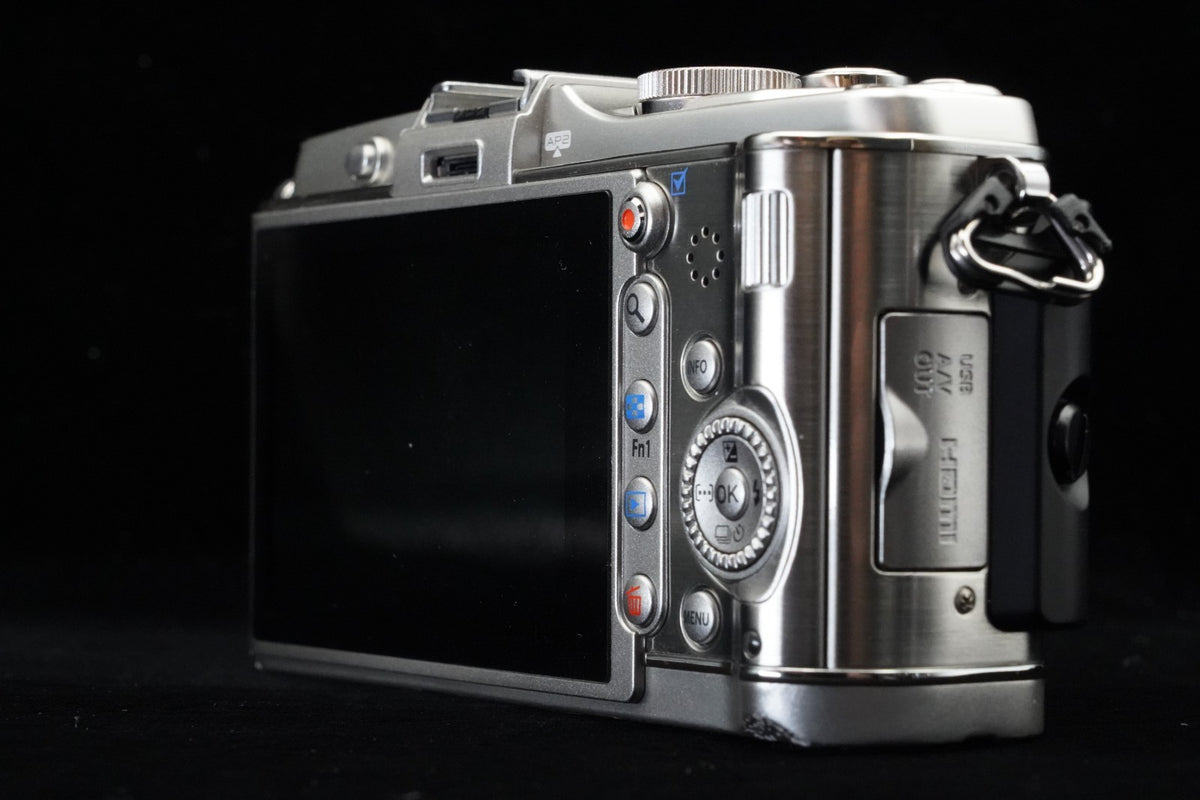 Olympus PEN E-P3 Digital Camera Silver From Japan [] US STOCK #9490
