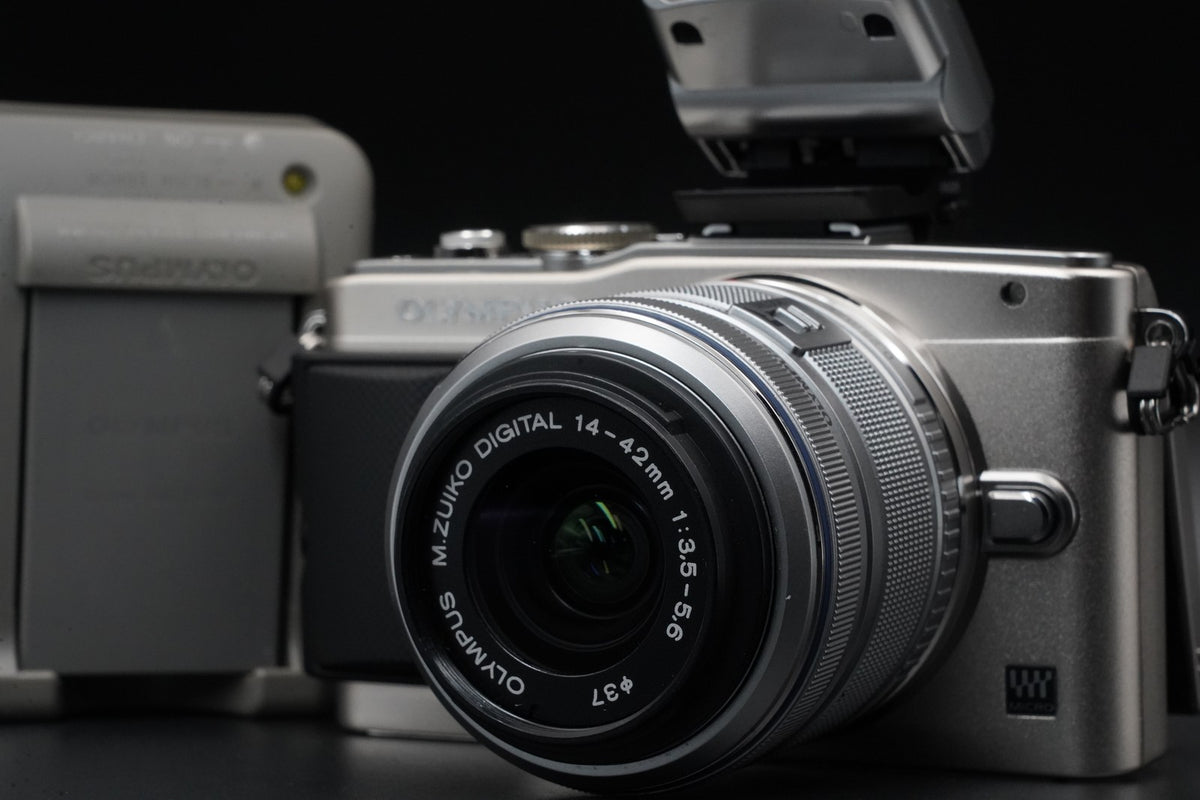 Olympus E-PL5 w/ Lens Mirrorless Digital Camera Silver -36 cuts- #10547
