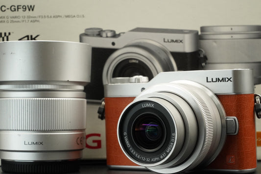 Objectif Panasonic LUMIX DC-GF9 Orange 32 mm + 25 mm f/1.7 Anglais OK !! #11587