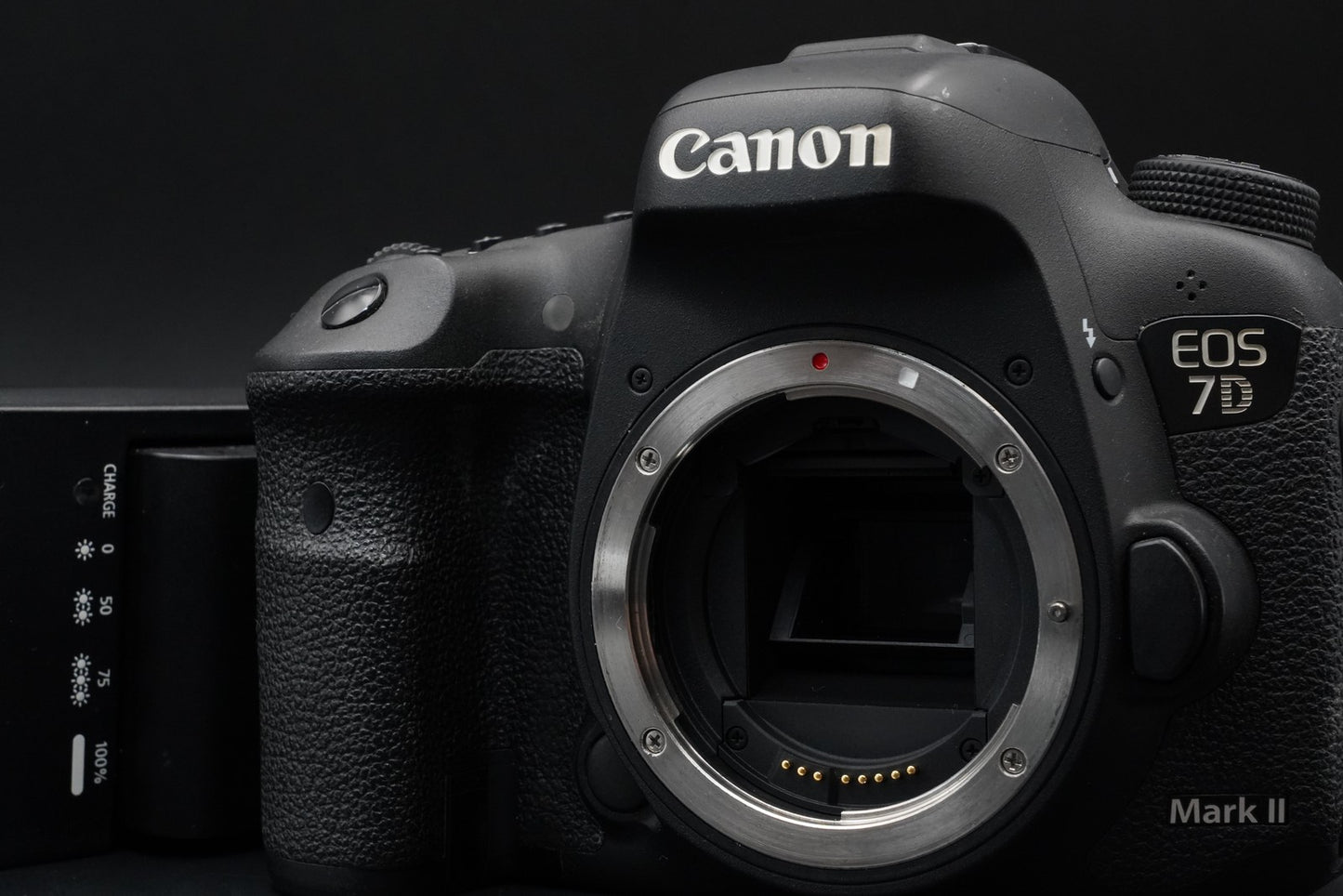 Canon EOS 7D Mark II DSLR Camera w/ EF 18-135 IS USM Lens 10865