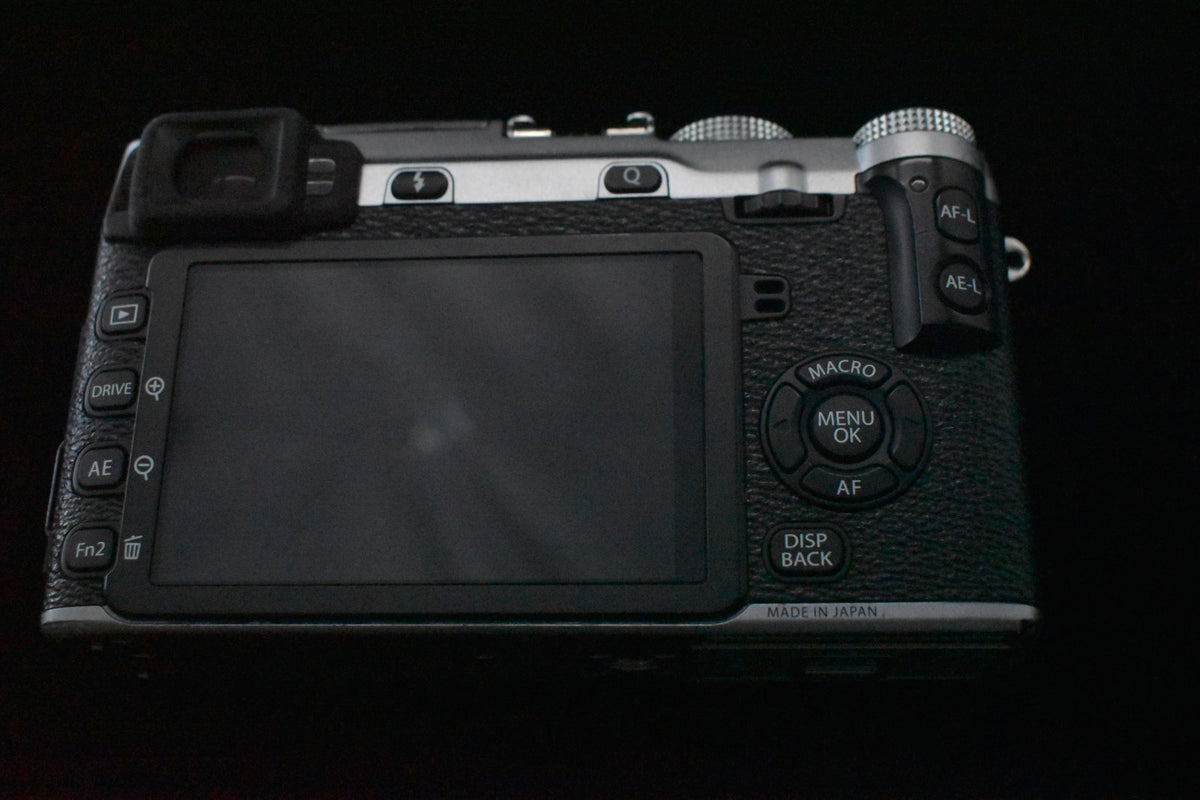 [US Duty Paid] Fujifilm Fuji X-E2 Mirrorless Digital Camera Silver Usado 7992
