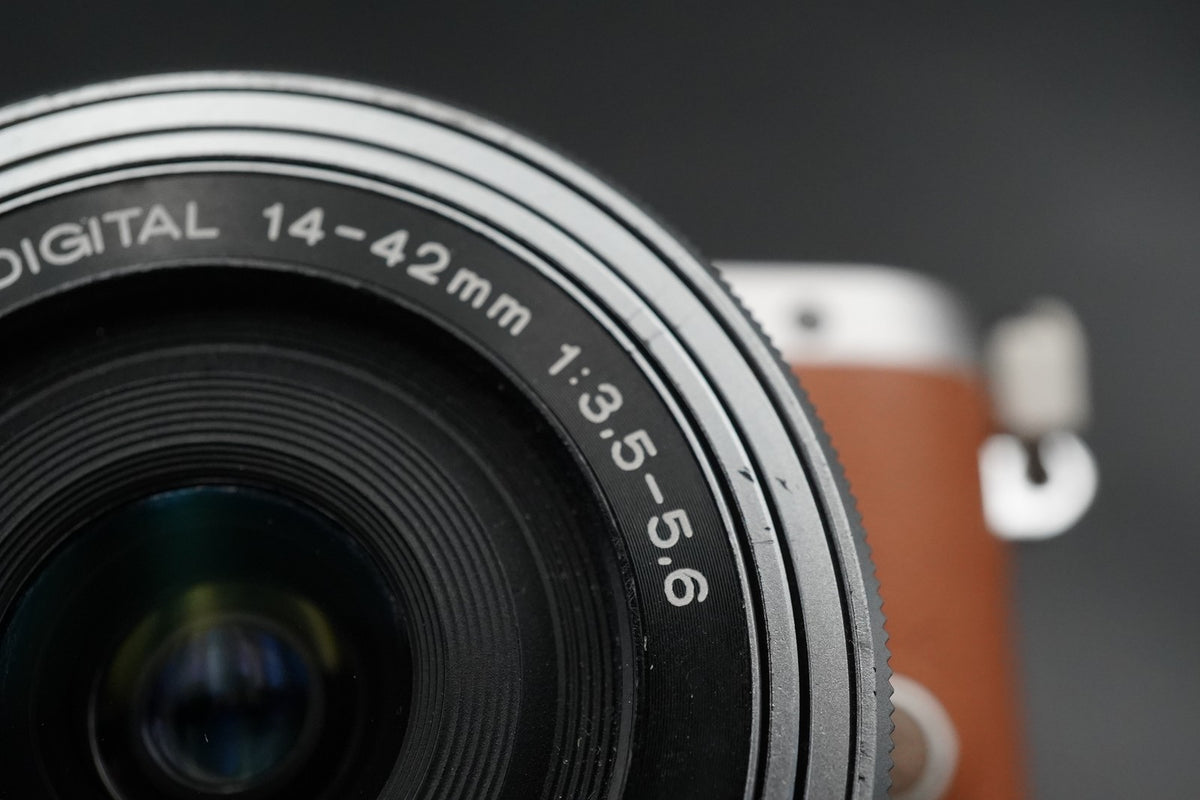 Olympus E-PL8 Brown w/ 2 lenses Digital Mirrorless Camera -1025 cuts- #11438