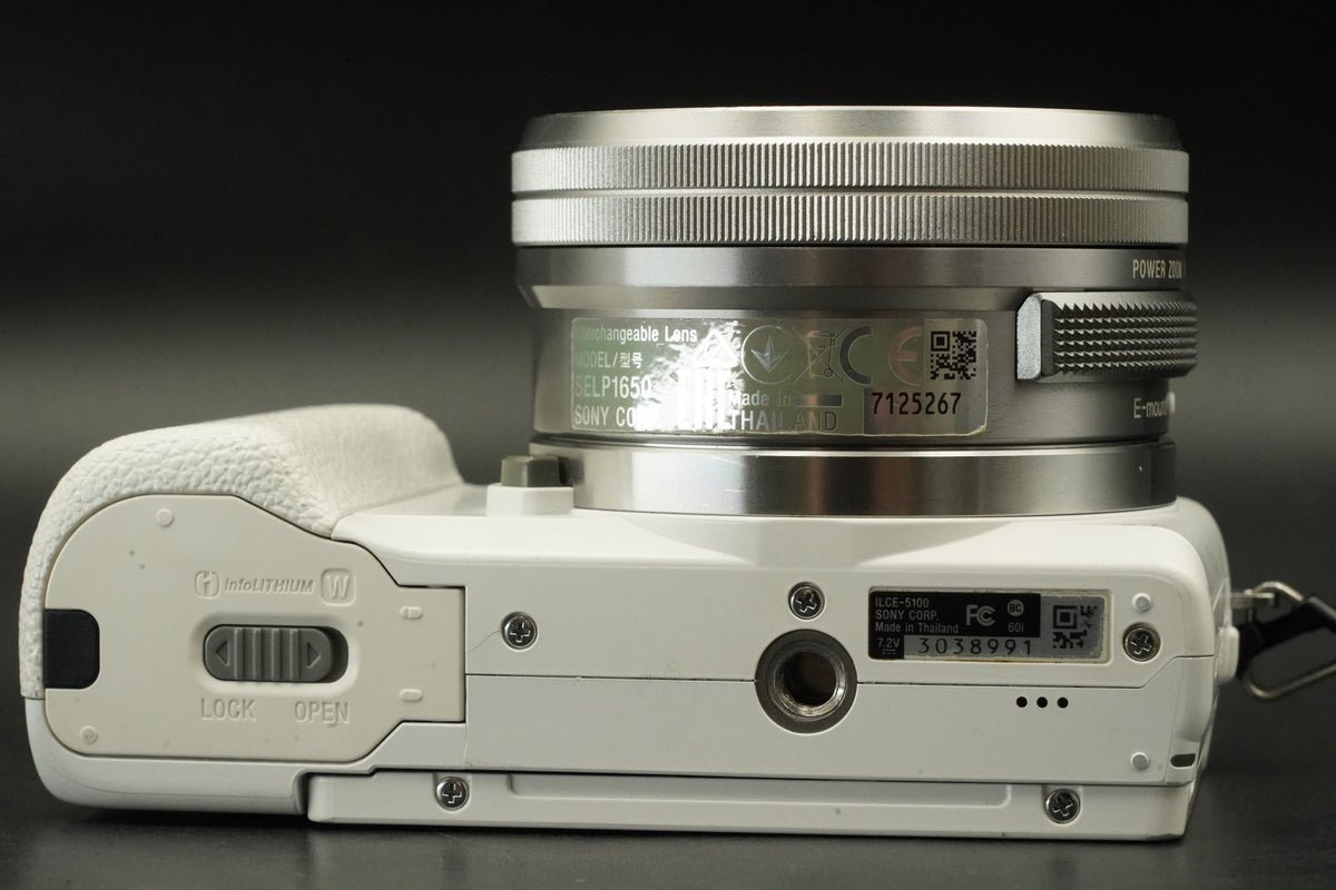 Sony a5100 Mirrorless Digital Camera White -41108 cuts- #12382