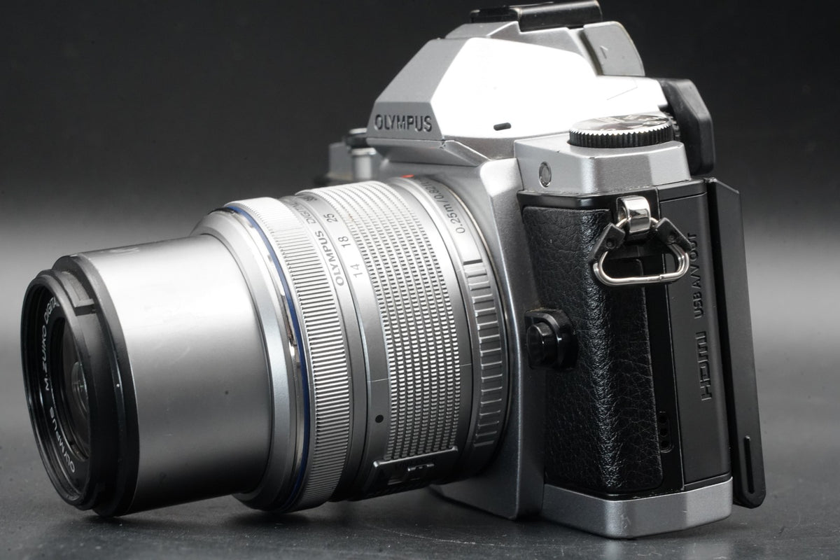 Olympus E-M5 Mirrorless Digital Camera w/ 2 Lenses Silver #11115