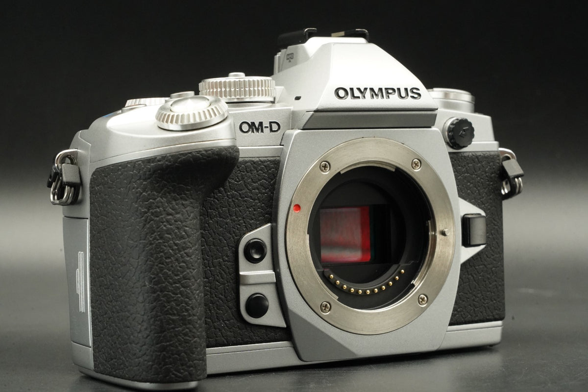 Olympus OM-D E-M1 Digital Camera Silver Body -8560 cuts- #11470