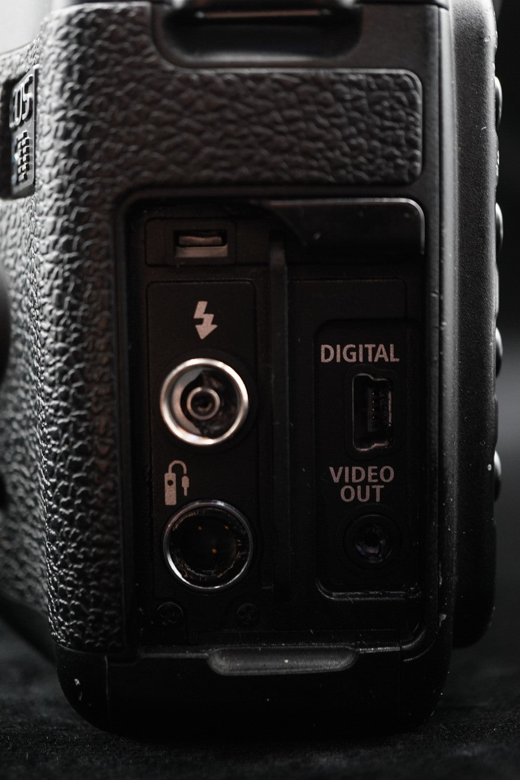 Canon EOS 5D Digital SLR Full Frame Camera Body Only US Duty Paid 10370