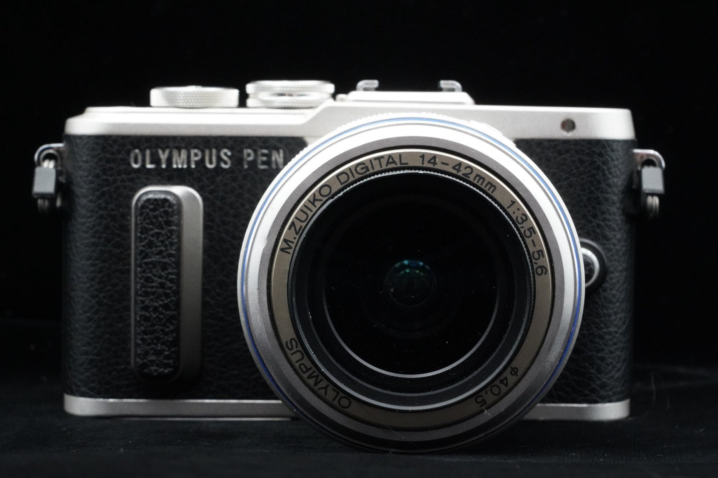 Olympus E-PL8 14-42mm / 40-150mm 2 Lenses Digital Camera US Duty Paid 9888