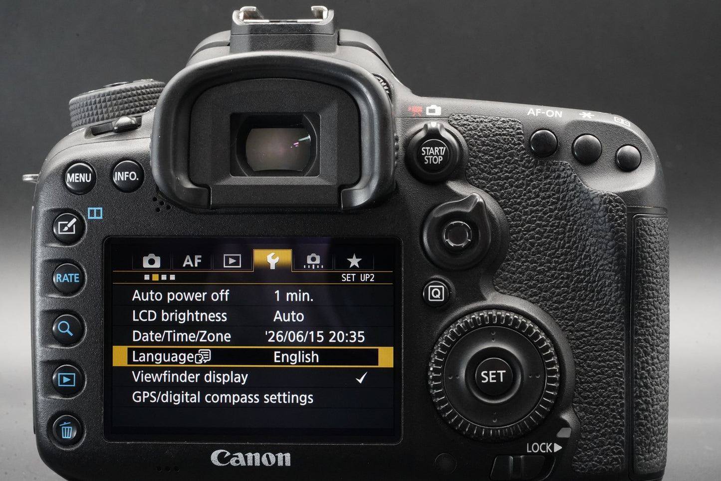 Canon EOS 7D Mark II DSLR Camera w/ EF 18-135 IS USM Lens 10865